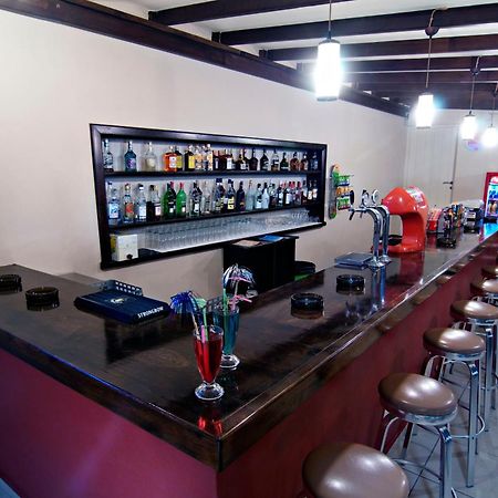 הרסוניסוס Ourania Apartments Hotel מראה חיצוני תמונה