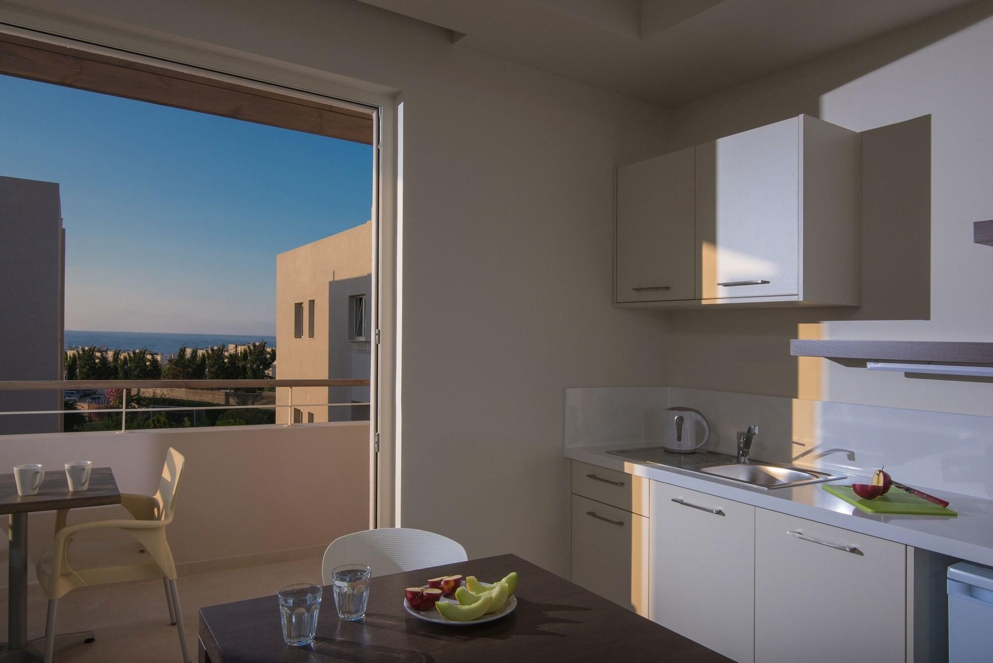 הרסוניסוס Ourania Apartments Hotel מראה חיצוני תמונה