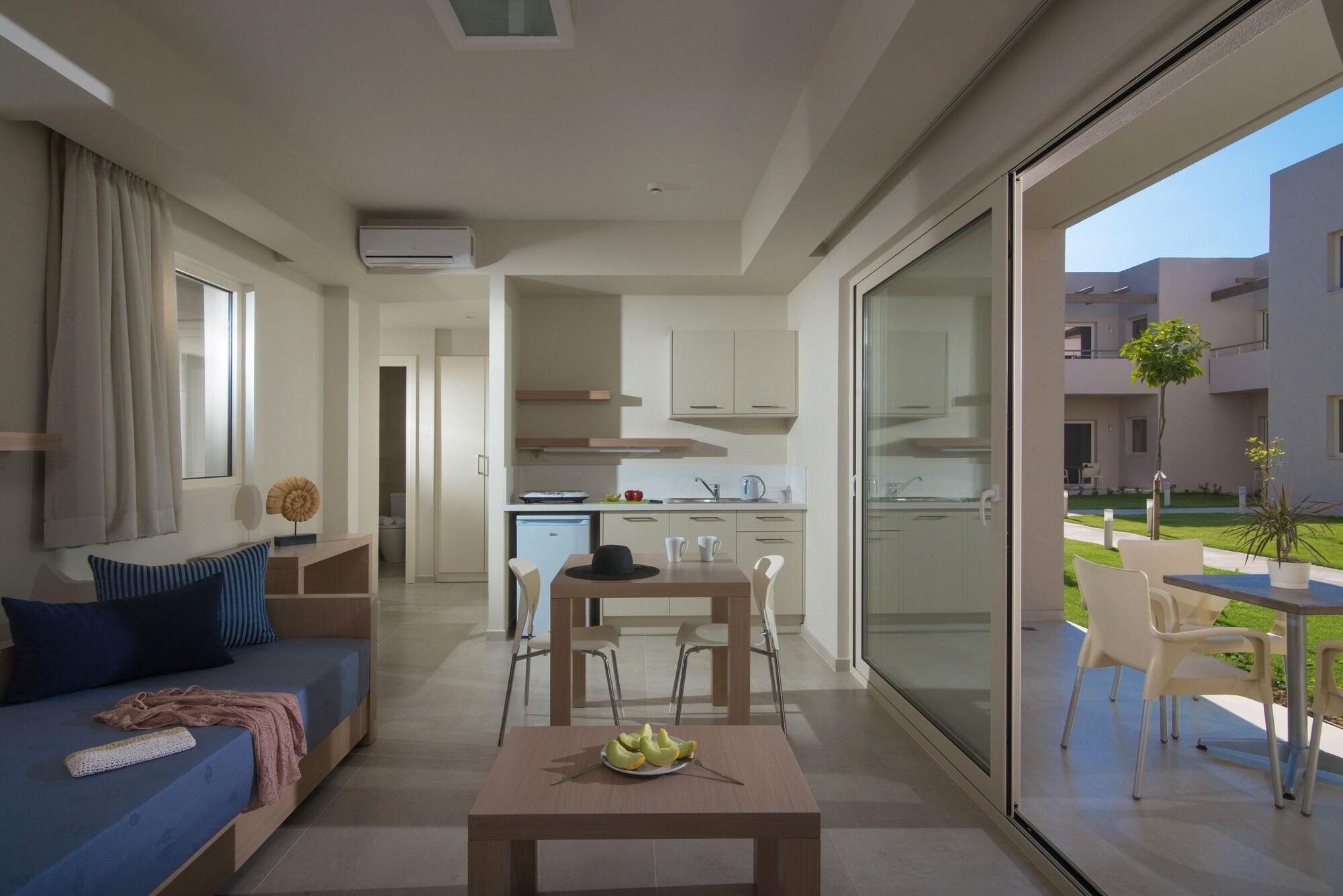 הרסוניסוס Ourania Apartments Hotel מראה חיצוני תמונה