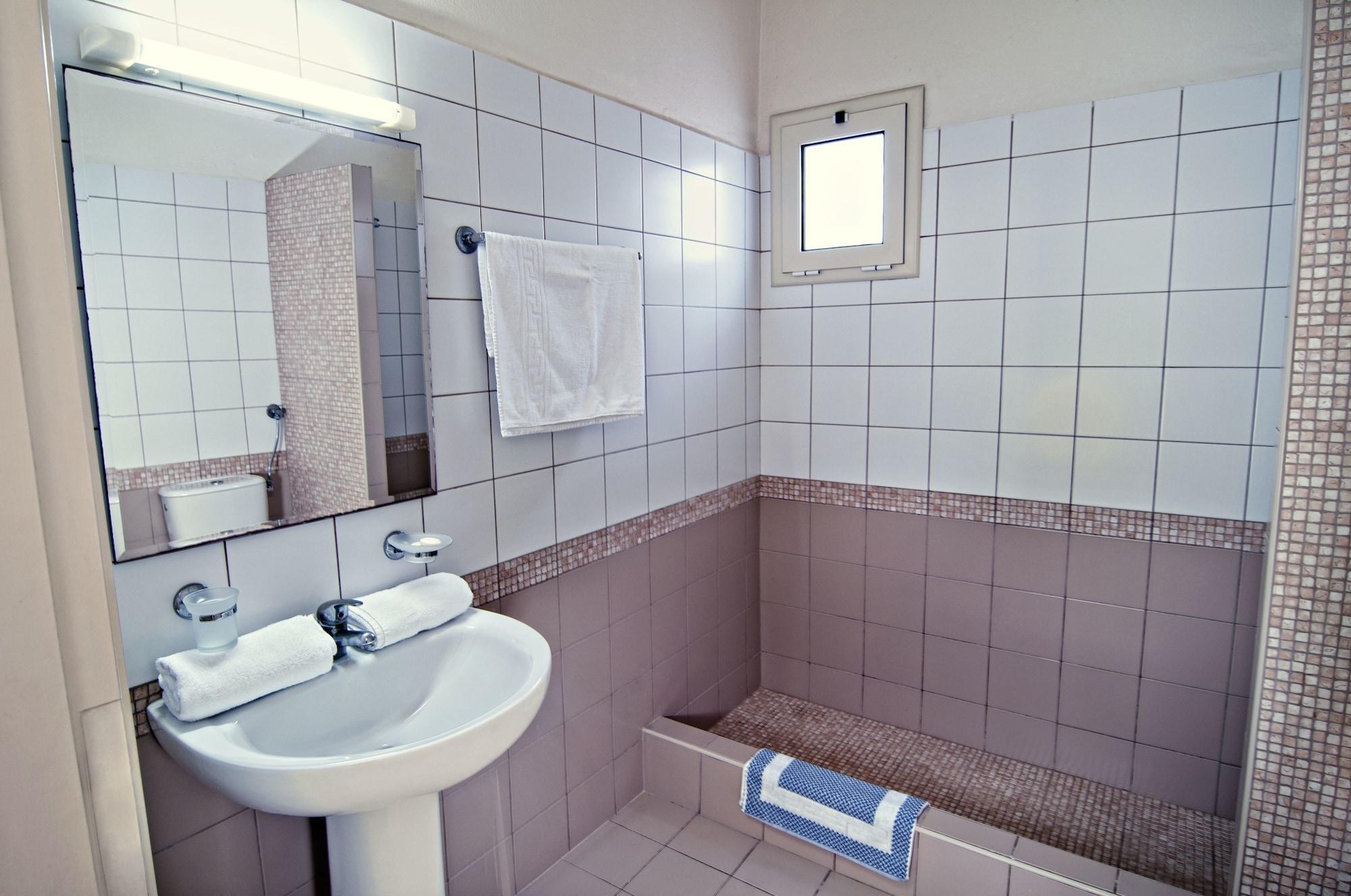 הרסוניסוס Ourania Apartments Hotel מראה חיצוני תמונה