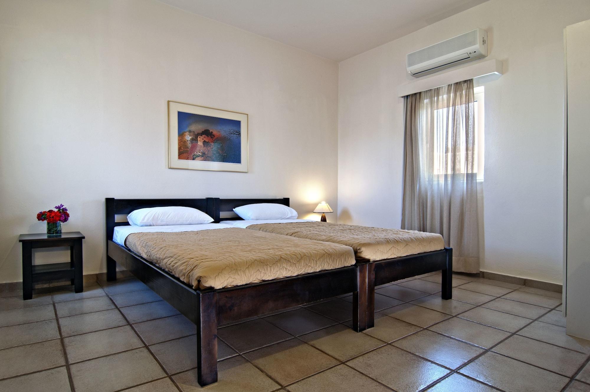 הרסוניסוס Ourania Apartments Hotel מראה חיצוני תמונה