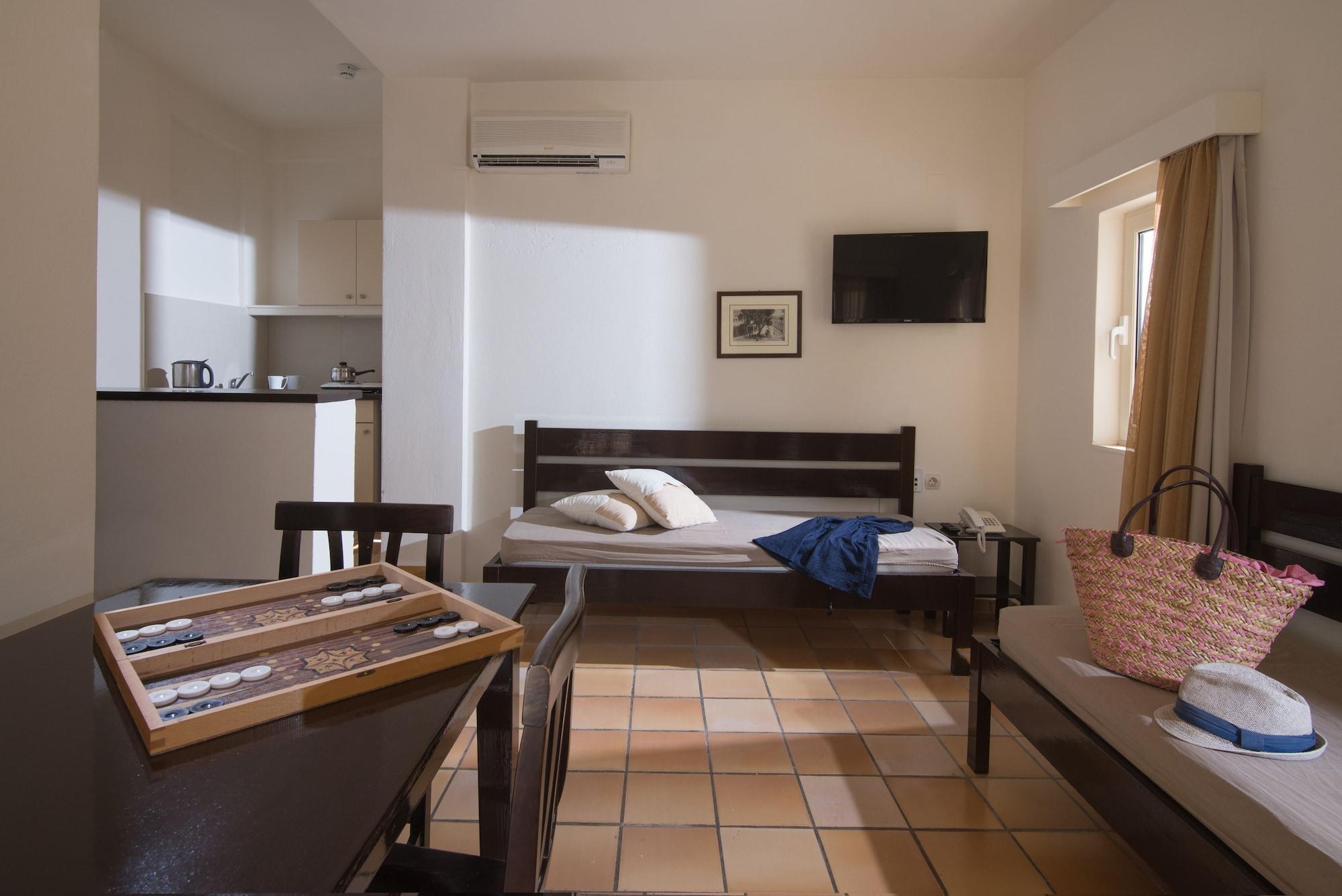 הרסוניסוס Ourania Apartments Hotel מראה חיצוני תמונה