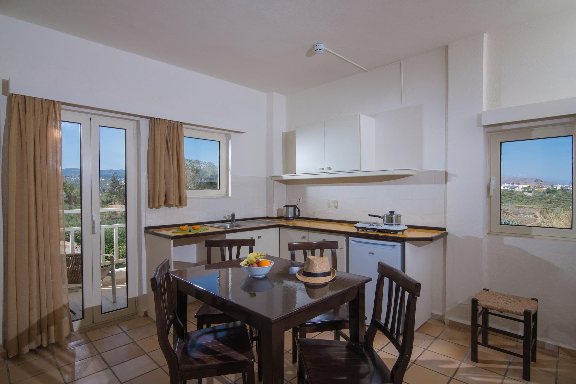 הרסוניסוס Ourania Apartments Hotel מראה חיצוני תמונה