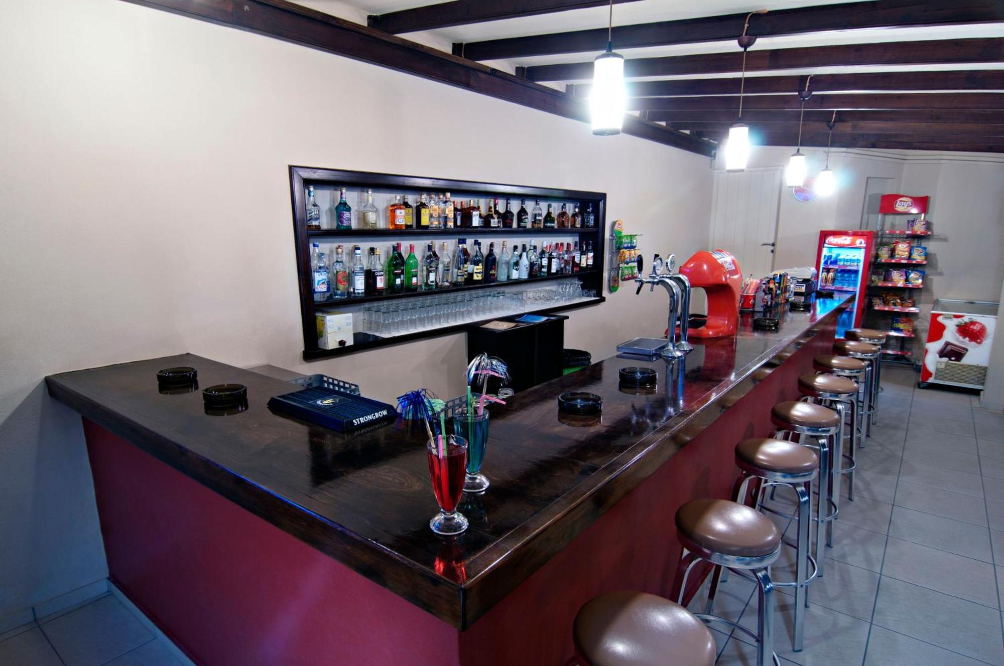 הרסוניסוס Ourania Apartments Hotel מראה חיצוני תמונה