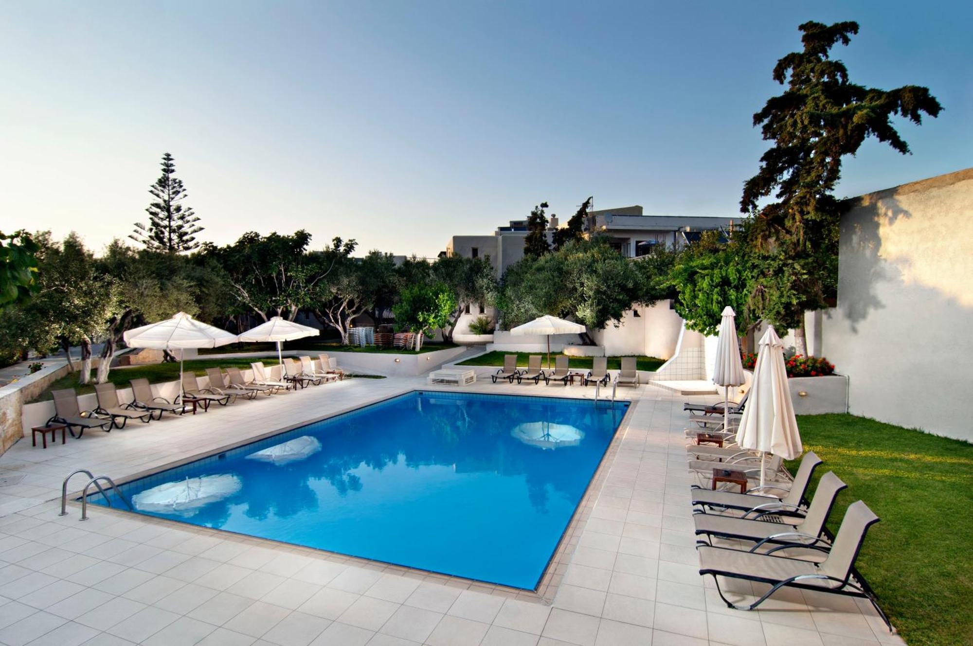 הרסוניסוס Ourania Apartments Hotel מראה חיצוני תמונה