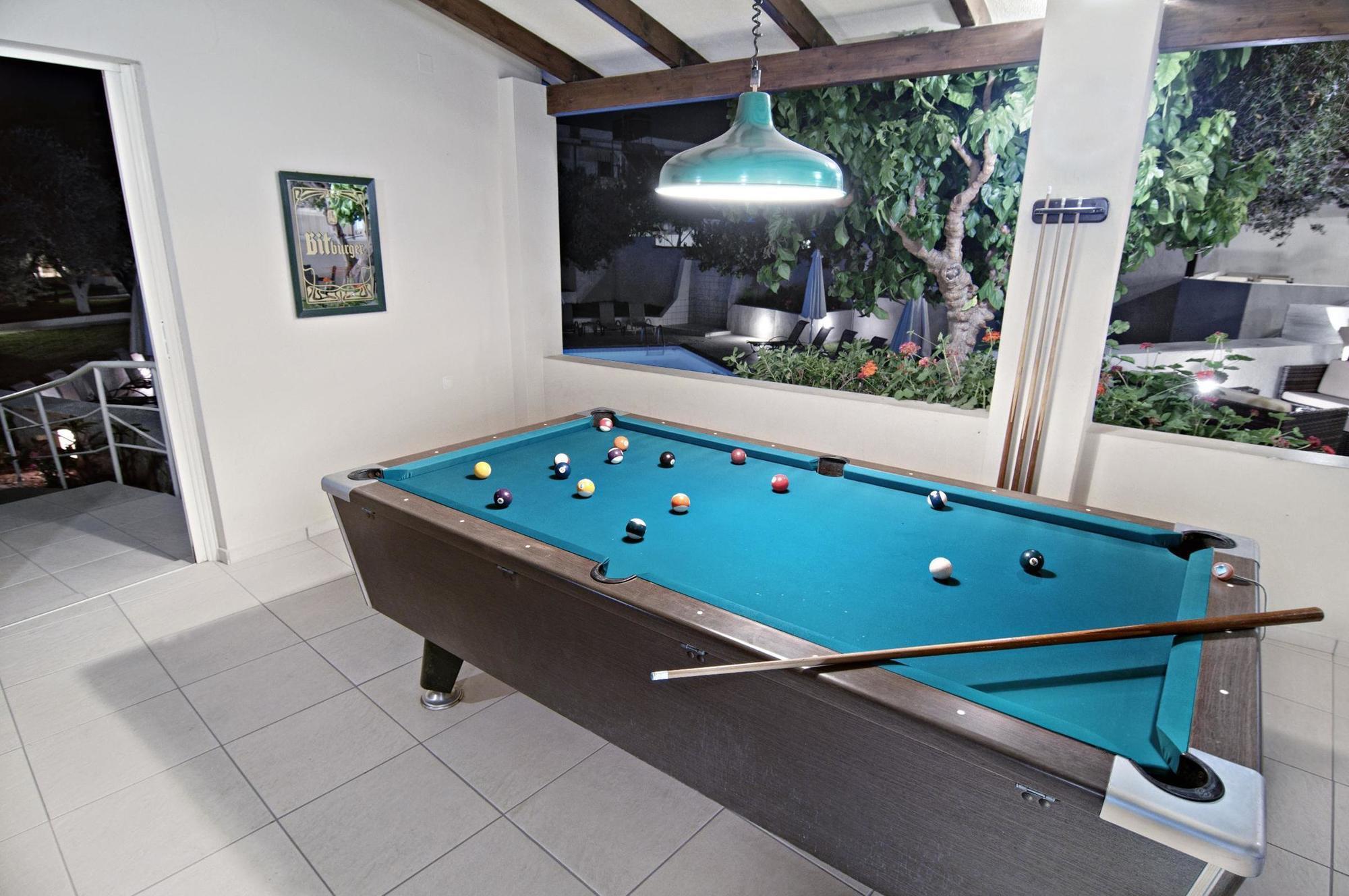 הרסוניסוס Ourania Apartments Hotel מראה חיצוני תמונה