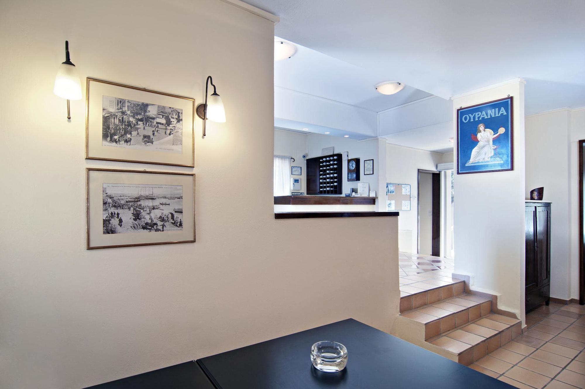 הרסוניסוס Ourania Apartments Hotel מראה חיצוני תמונה