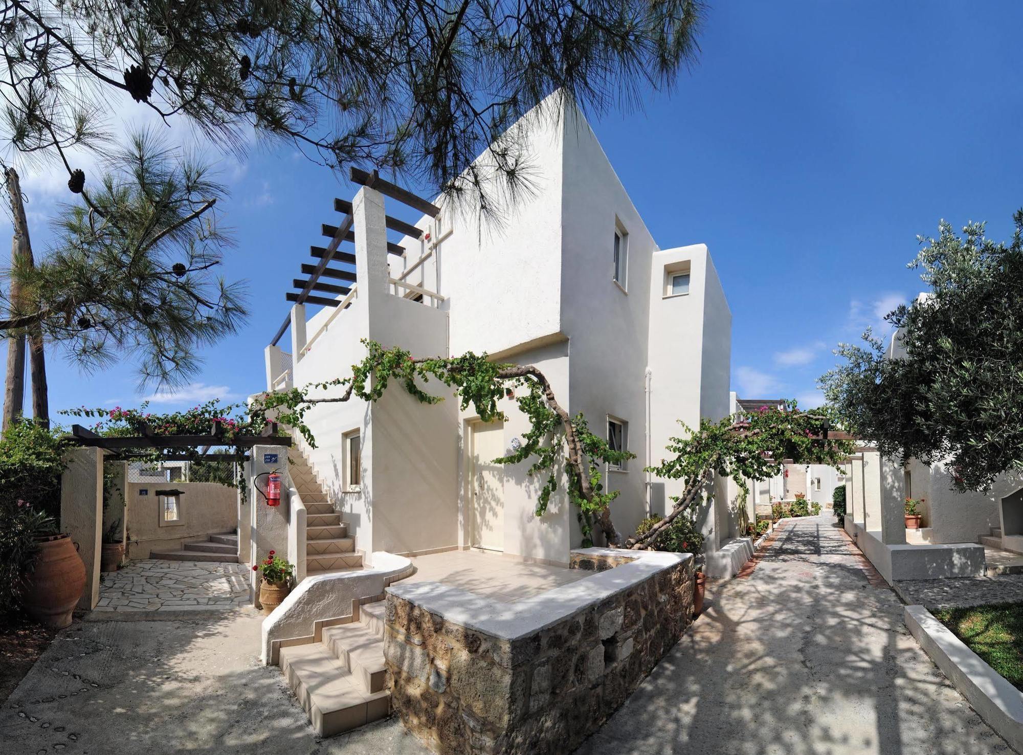 הרסוניסוס Ourania Apartments Hotel מראה חיצוני תמונה