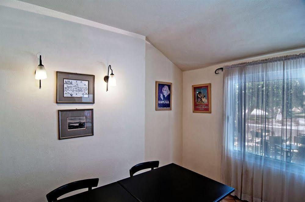 הרסוניסוס Ourania Apartments Hotel מראה חיצוני תמונה