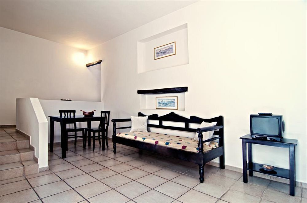 הרסוניסוס Ourania Apartments Hotel מראה חיצוני תמונה