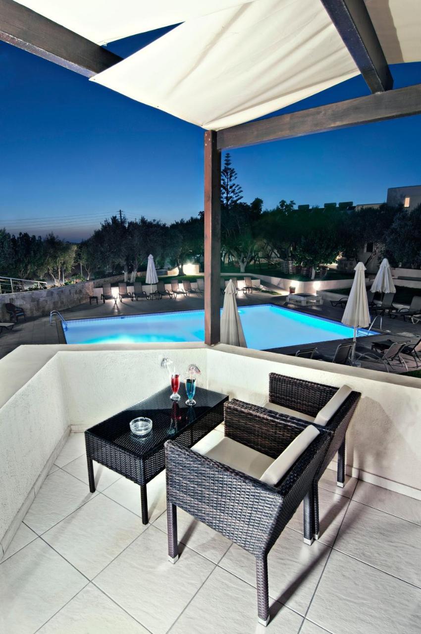 הרסוניסוס Ourania Apartments Hotel מראה חיצוני תמונה