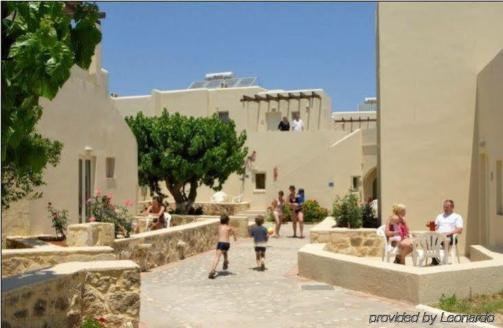 הרסוניסוס Ourania Apartments Hotel מראה חיצוני תמונה